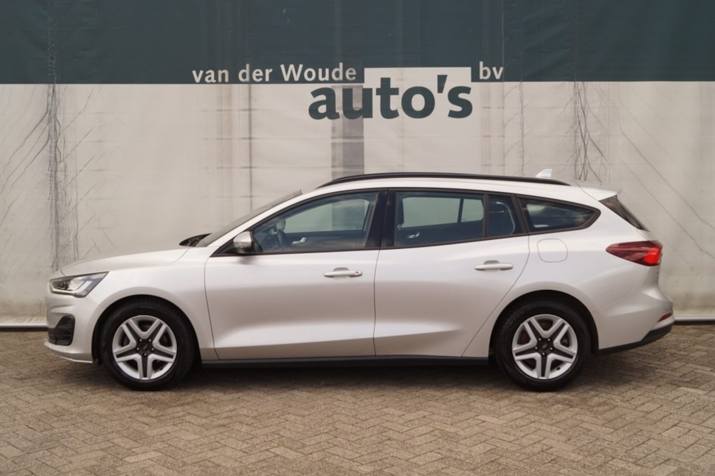 Ford Focus Wagon - 1.0 EcoBoost 124pk Hybrid Connected -NAVI-AIRCO-PDC- - AutoWereld.nl