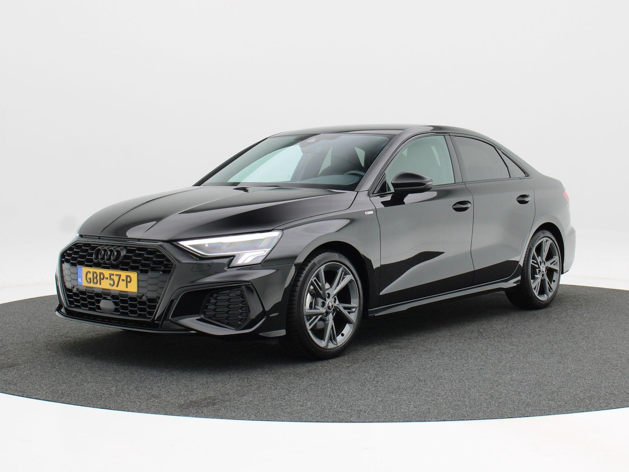 Audi A3 Limousine - 30 TFSi Automaat S-Line Automaat | Zwart Optiek | LED | Keyless | Navigatiesysteem | CarPl - AutoWereld.nl