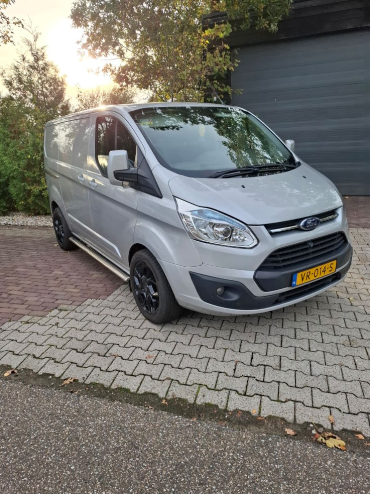 Ford Transit Custom - 270 2.2 TDCI L1H1 Limited 270 2.2 TDCI L1H1 Limited - AutoWereld.nl