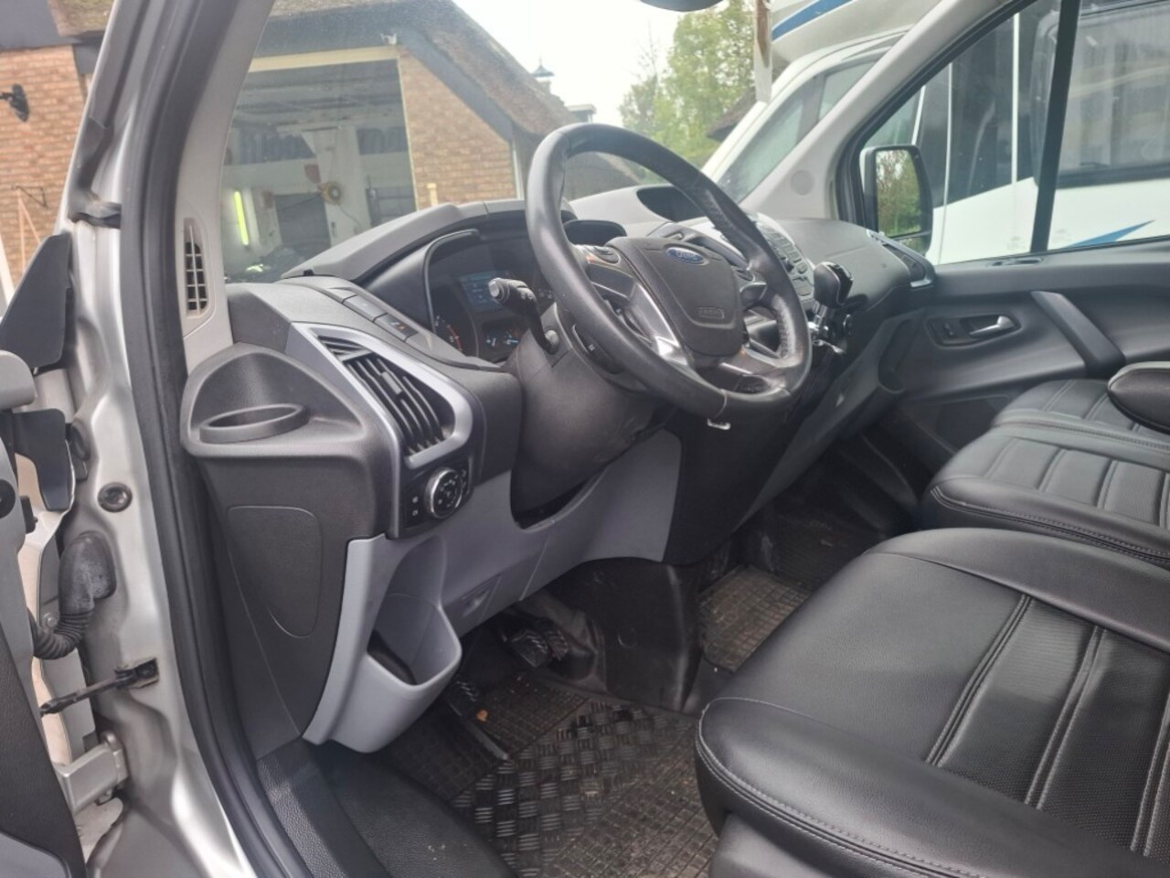 Ford Transit Custom - 270 2.2 TDCI L1H1 Limited 270 2.2 TDCI L1H1 Limited - AutoWereld.nl