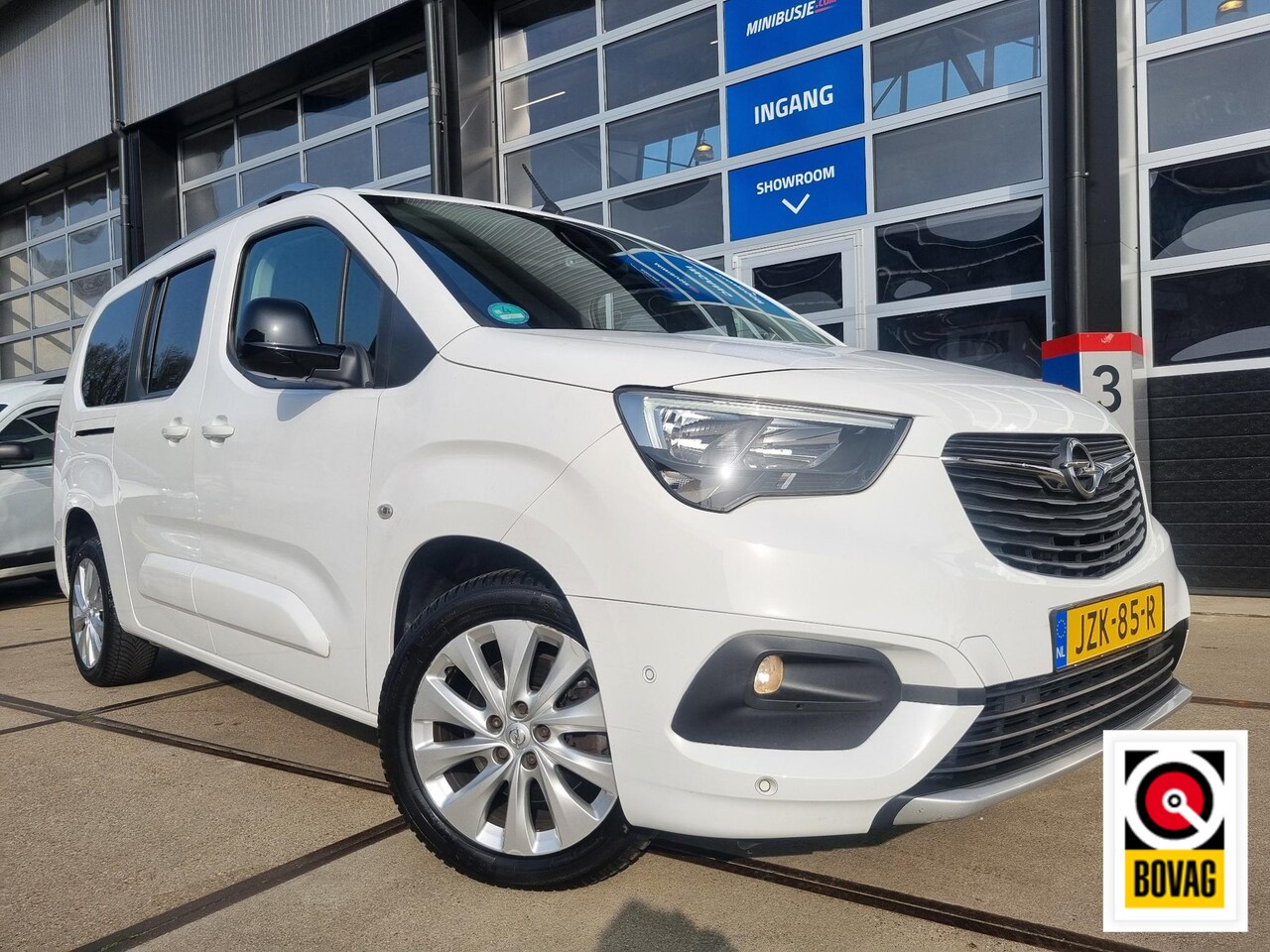 Opel Combo Tour - 1.2 Turbo L2H1 Ultimate NAVI / TREKHAAK / CRUISE / HEAD-UP / CAMERA / PDC - AutoWereld.nl