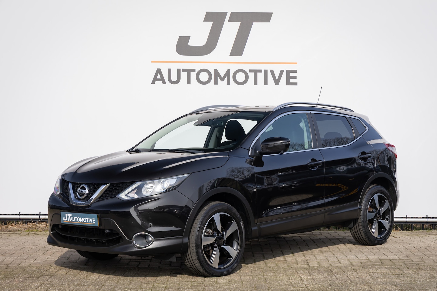 Nissan Qashqai - 1.6 N-Vision 163PK Pano | 360 Camera | Trekhaak | PDC | Half leder | Cruise Control | klim - AutoWereld.nl