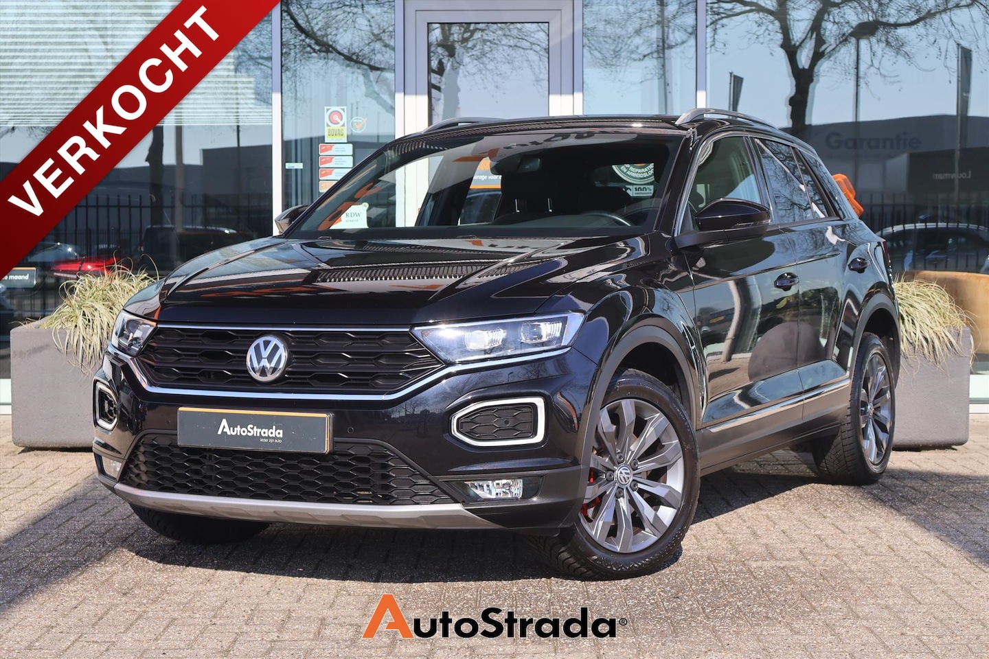 Volkswagen T-Roc - 1.5 Sport TSI 150pk | Adaptive Cruise | Climate | LED | Navigatie | Virtual | Carplay | - AutoWereld.nl