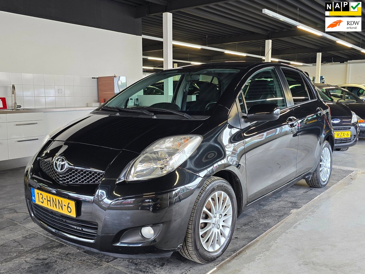Toyota Yaris - 1.3 VVTi Dynamic/AIRCO/N.A.P/APK 01-2027/ - AutoWereld.nl