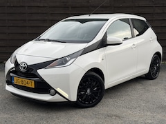 Toyota Aygo - 1.0 VVT-i x-play / AC / CAMERA / GR.SCHERM / NAP