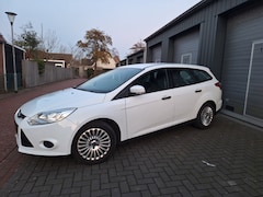 Ford Focus Wagon - 1.0 EcoBoost Trend wit, met trekhaak, distributieriem en waterpomp recent vervangen