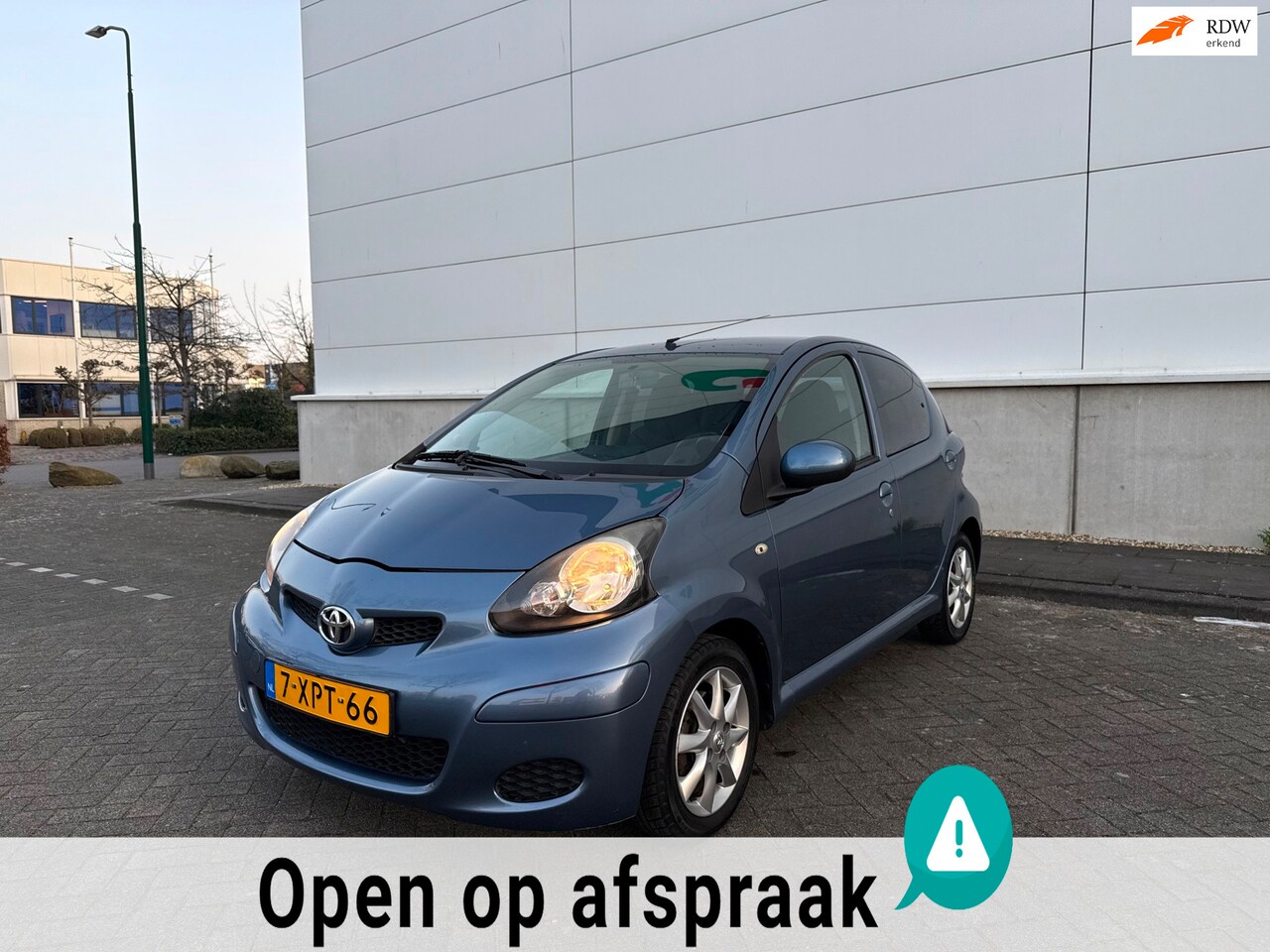 Toyota Aygo - 1.0-12V AIRCO/5DRS/LM VELGEN/CARPLAY/CV/NETTE STAAT - AutoWereld.nl