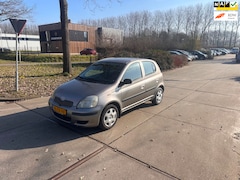 Toyota Yaris - 1.3 VVT-i Idols. 5Deur.118DKM