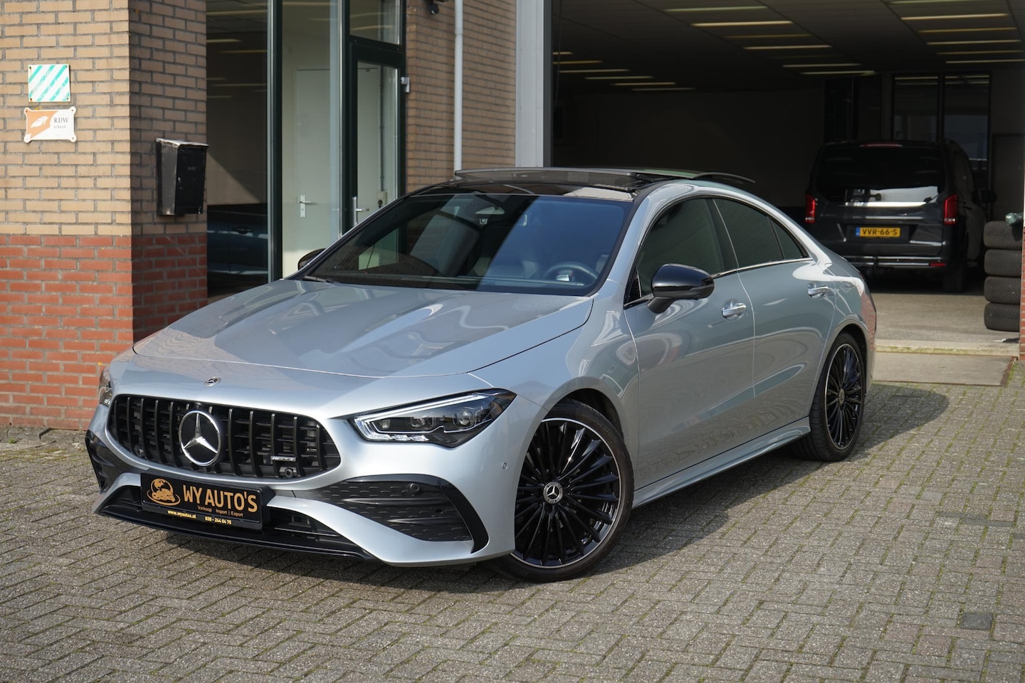 Mercedes-Benz CLA-Klasse - 180 AMG Line Plus Full Options|Pano|360camera|Panamericana|Night|Memory|HUD - AutoWereld.nl