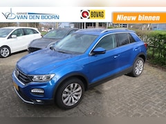 Volkswagen T-Roc - 1.0 TSI, Trekhaak, All Season Banden, Apple Carplay/ Android Auto, Navi, etc