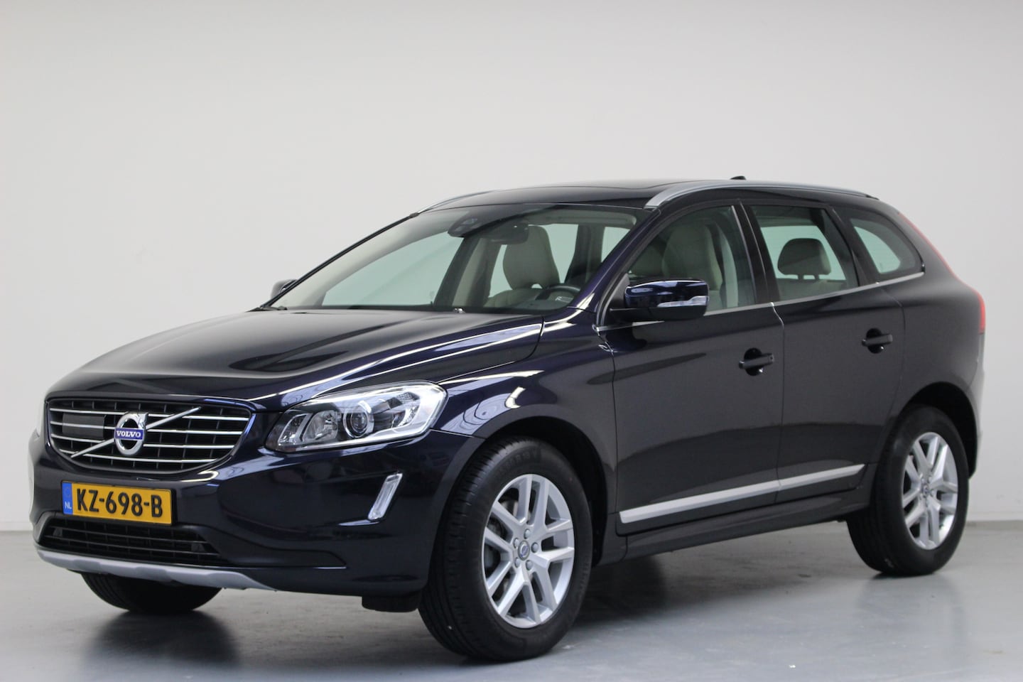 Volvo XC60 - T5 245pk AWD Polar+ Intellisafe Pro Line | Rijklaarprijs | Trekhaak | - AutoWereld.nl