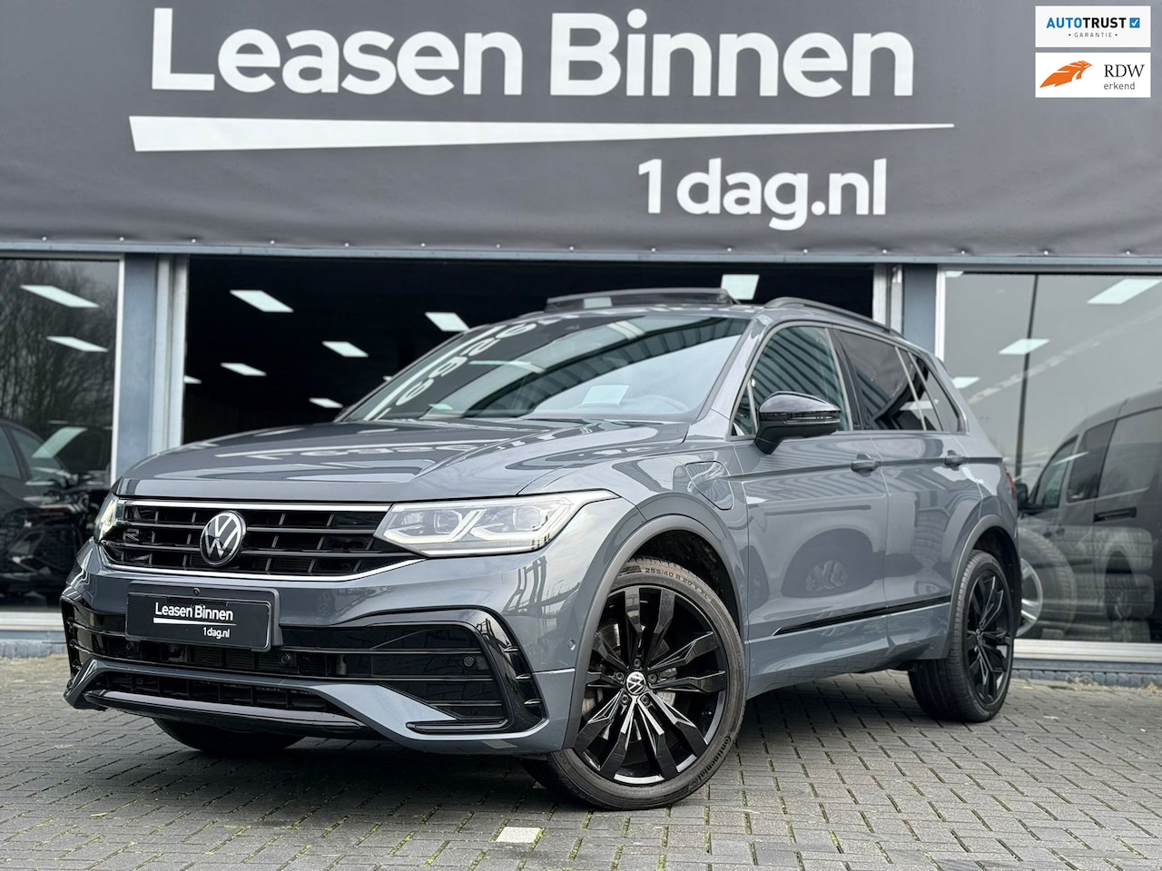 Volkswagen Tiguan - 1.5 TSI R-Line Leder|Head Up|360|Pano - AutoWereld.nl