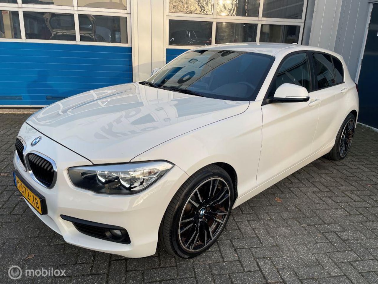 BMW 1-serie - 116i 5D Sportline M-sportstoelen-Stoelverwarming - AutoWereld.nl