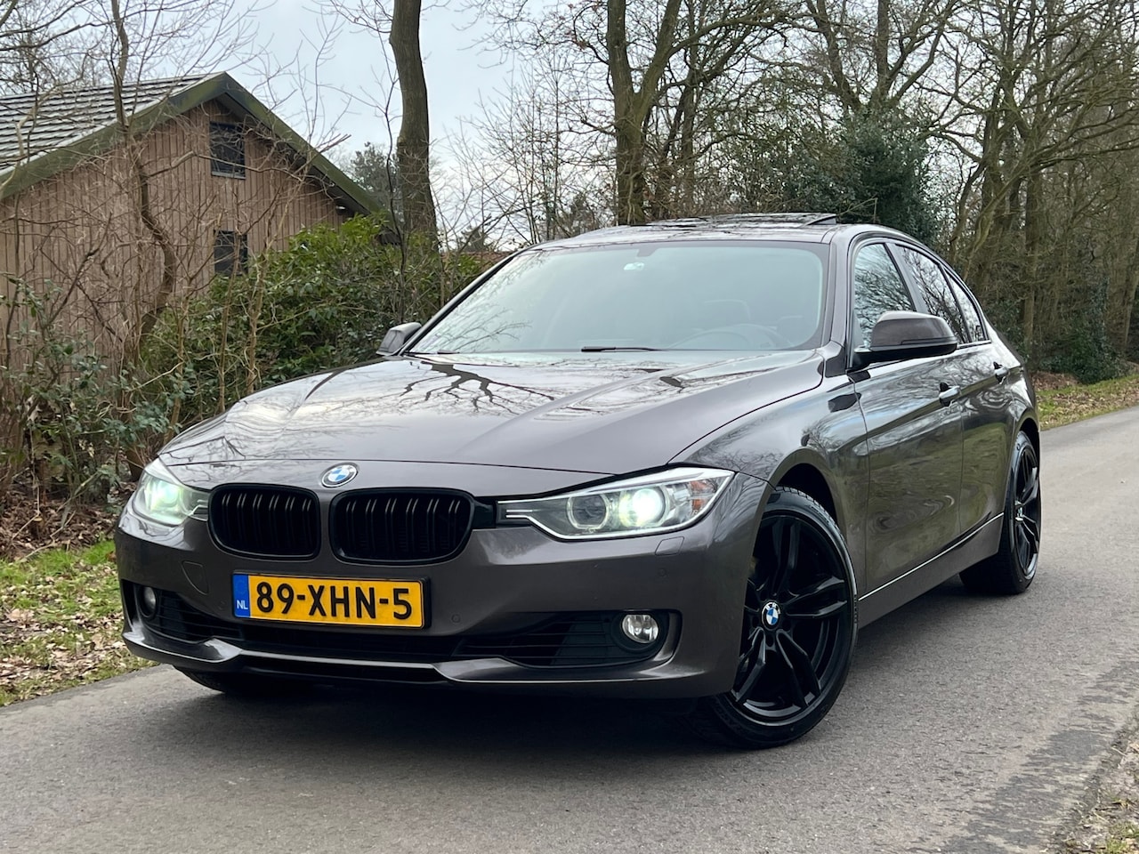 BMW 3-serie - 320i High Executive | Pano + Leder + Navi + Automaat Nu € 11.975,-!!! - AutoWereld.nl