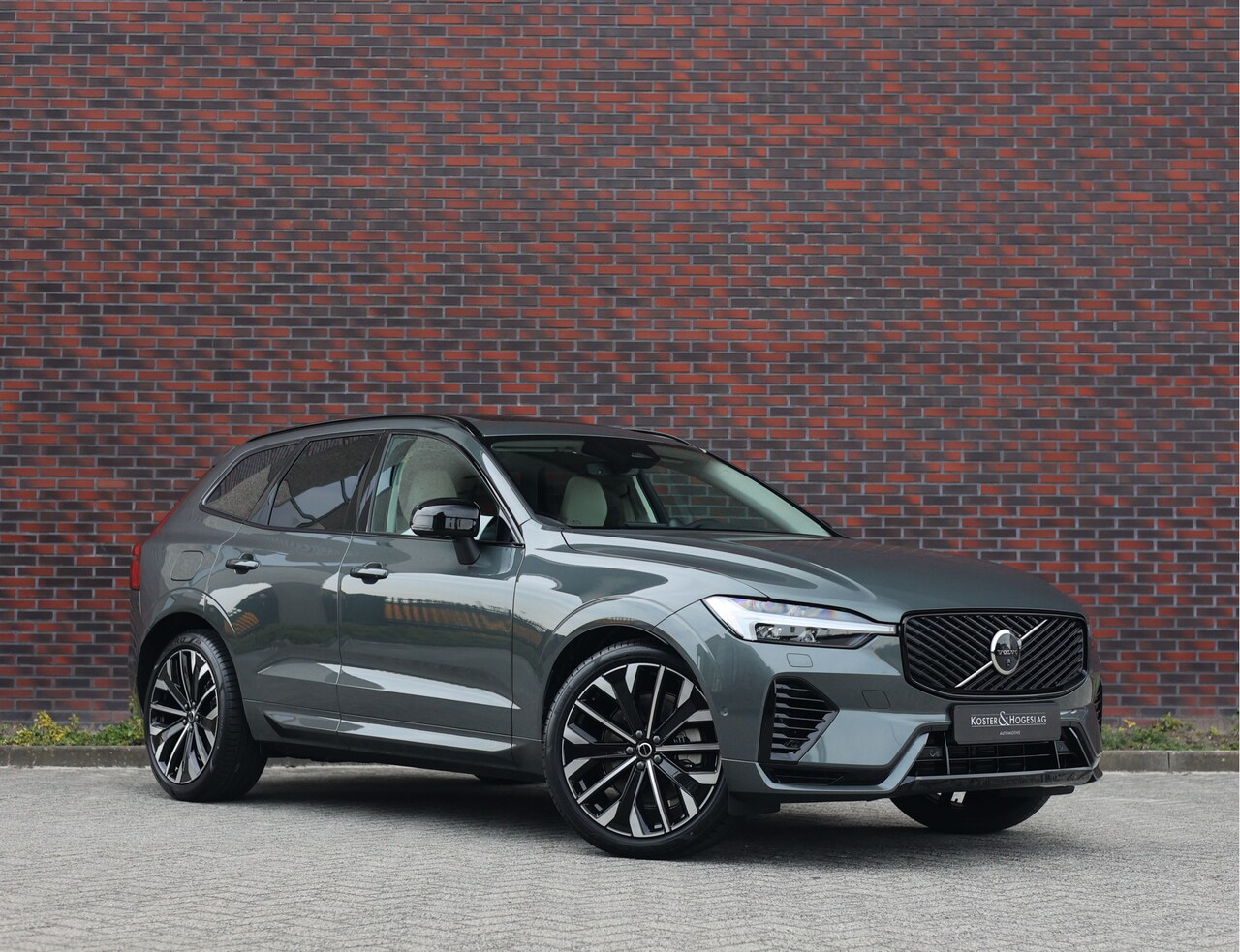 Volvo XC60 - T8 AWD Ultra Dark | Direct rijden! - Trekhaak - AutoWereld.nl