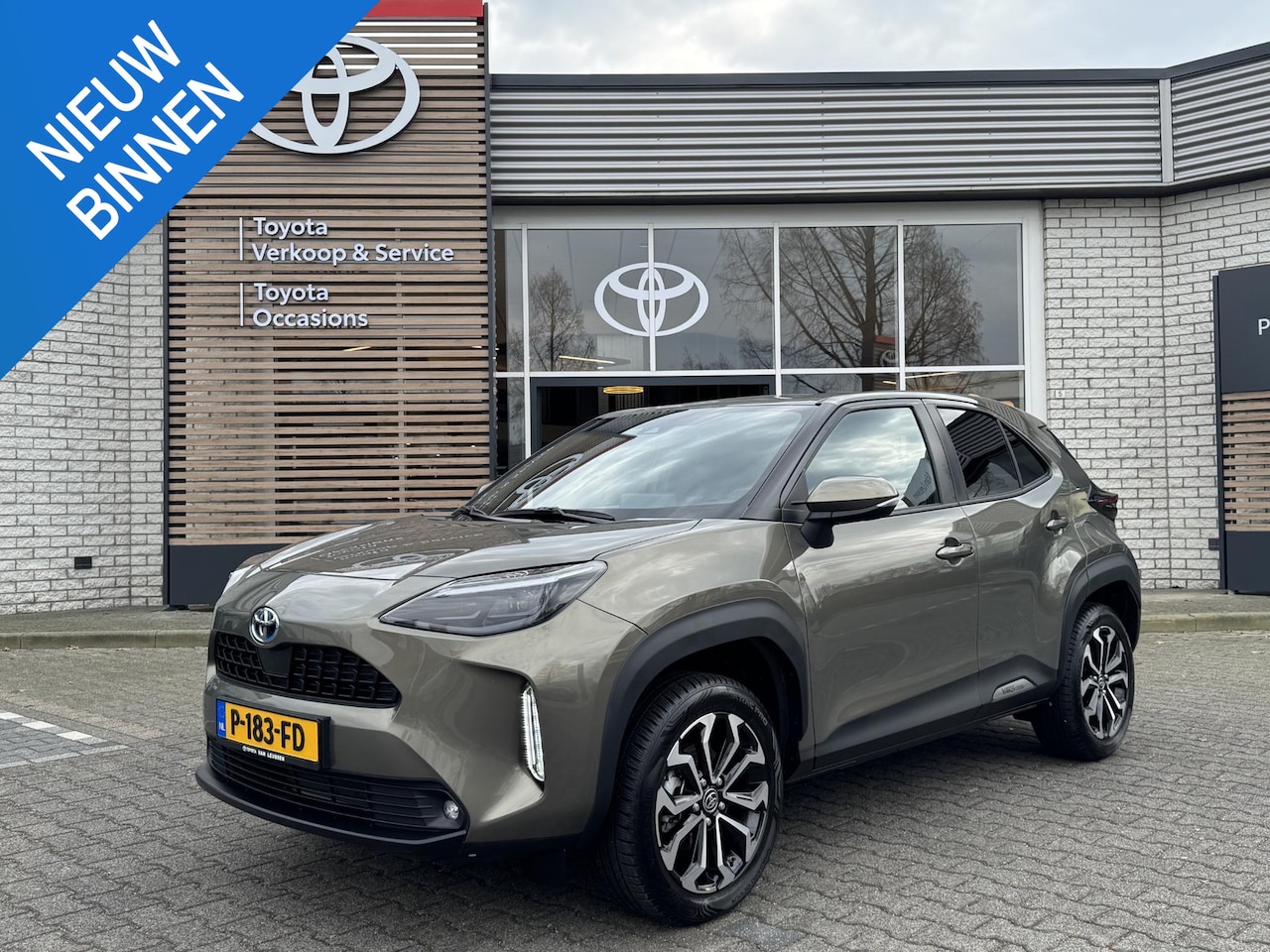 Toyota Yaris Cross - 1.5 Hybrid First Edition NL-AUTO 1E-EIG AFN-TREKHAAK ALL-SEASON APPLE/ANDROID LED KEYLESS - AutoWereld.nl