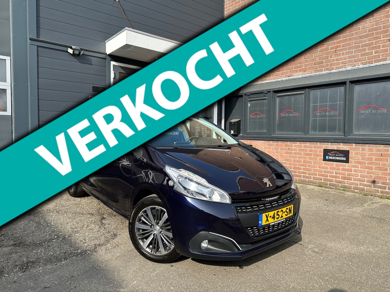 Peugeot 208 - 1.2 PureTech Allure|Pano|Pdc|Camera|Stoelv.warming - AutoWereld.nl