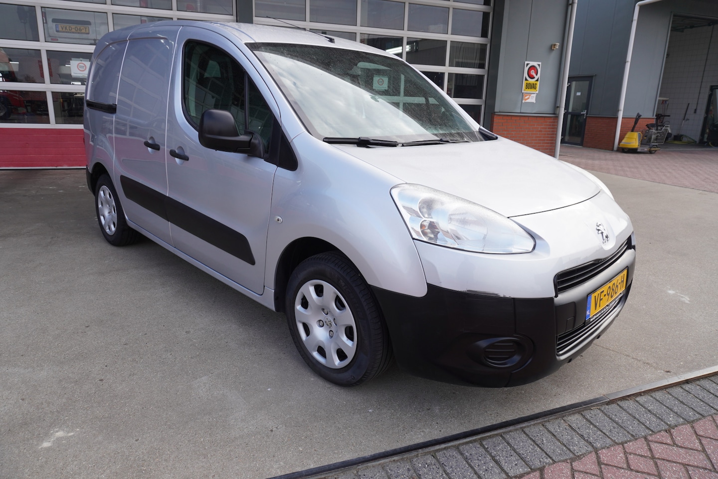 Peugeot Partner - 120 1.6 HDI L1 XT Profit + nr. V176 | Airco | Cruise | Trekhaak - AutoWereld.nl