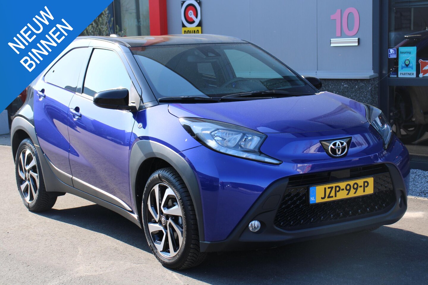Toyota Aygo X - 1.0 VVT-i MT Business 1.0 VVT-i MT Business - AutoWereld.nl