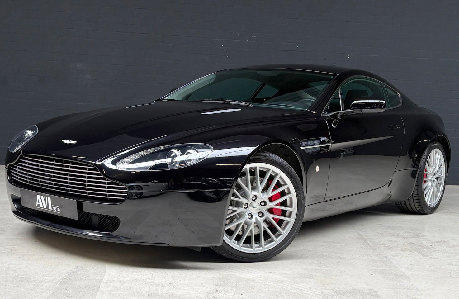 Aston Martin V8 Vantage - 4.3 V8 Dealer Onderhouden 2e Eigenaar - AutoWereld.nl