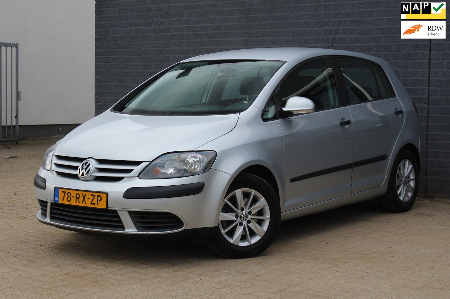Volkswagen Golf Plus - 1.6 FSI Comfortline 1.6 FSI Comfortline, Airco, Trekhaak - AutoWereld.nl