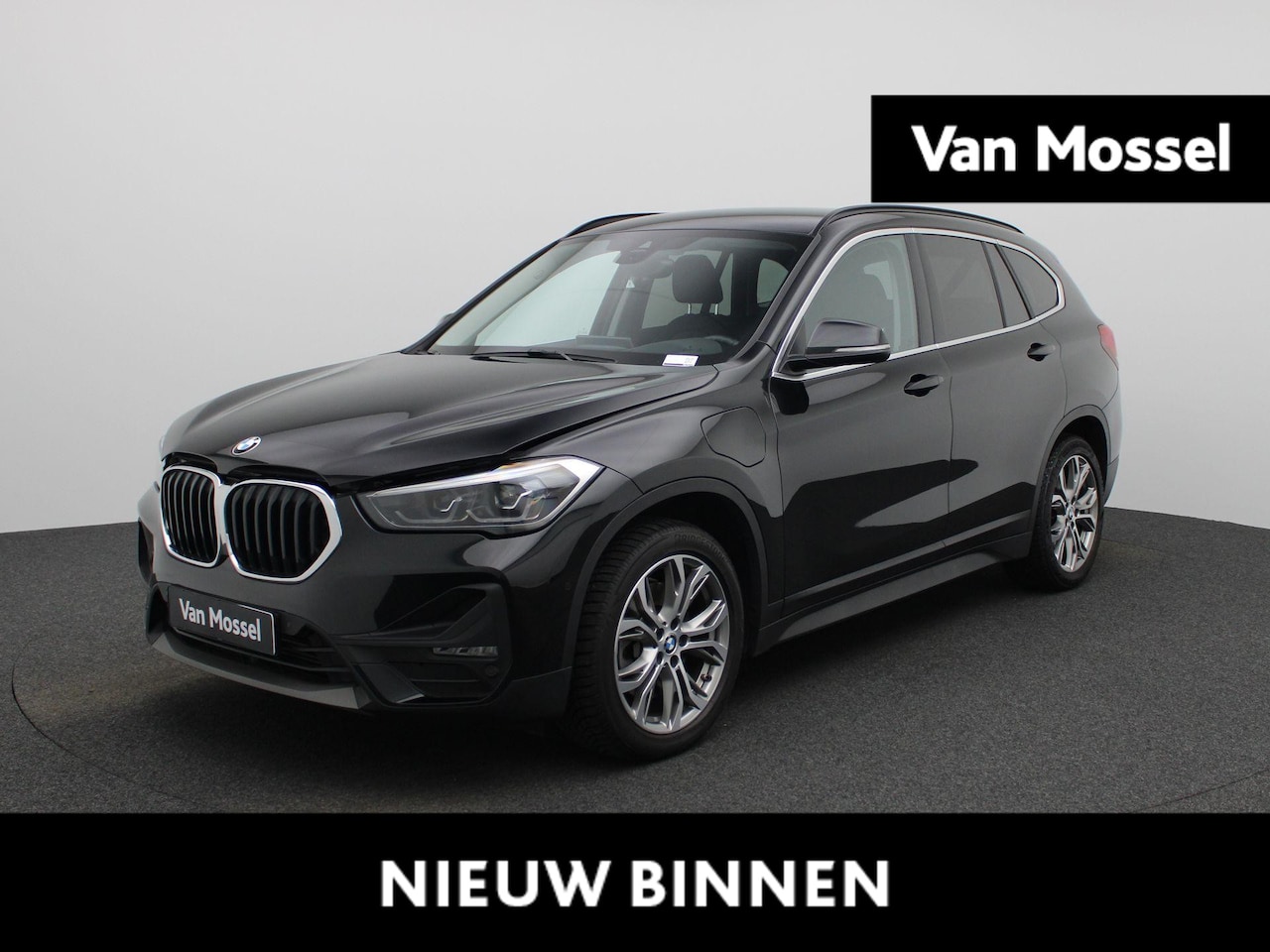 BMW X1 - xDrive25e | AUTOMAAT | ACHTERUITRIJCAMERA | ELEKTRISCHE KOFFERKLEP | CRUISE CONTROL | NAVI - AutoWereld.nl
