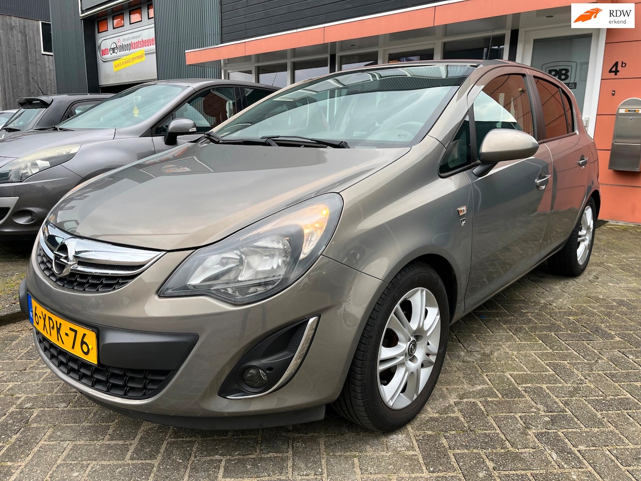 Opel Corsa - 1.2-16V BlitZ zeer nette auto lage km nap - AutoWereld.nl