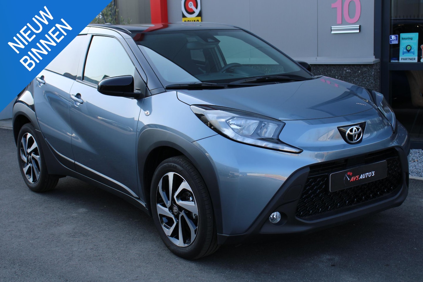 Toyota Aygo X - 1.0 VVT-i MT Business TWO-TONE 14DKM, 2025, CAMERA, STOELVERW. - AutoWereld.nl