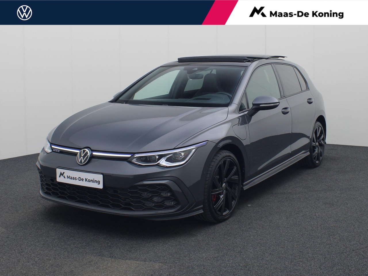 Volkswagen Golf - 1.4TSIeHybrid 180kW/245PK GTE · Panoramadak · Camera + Parkeersensoren · Trekhaak - AutoWereld.nl