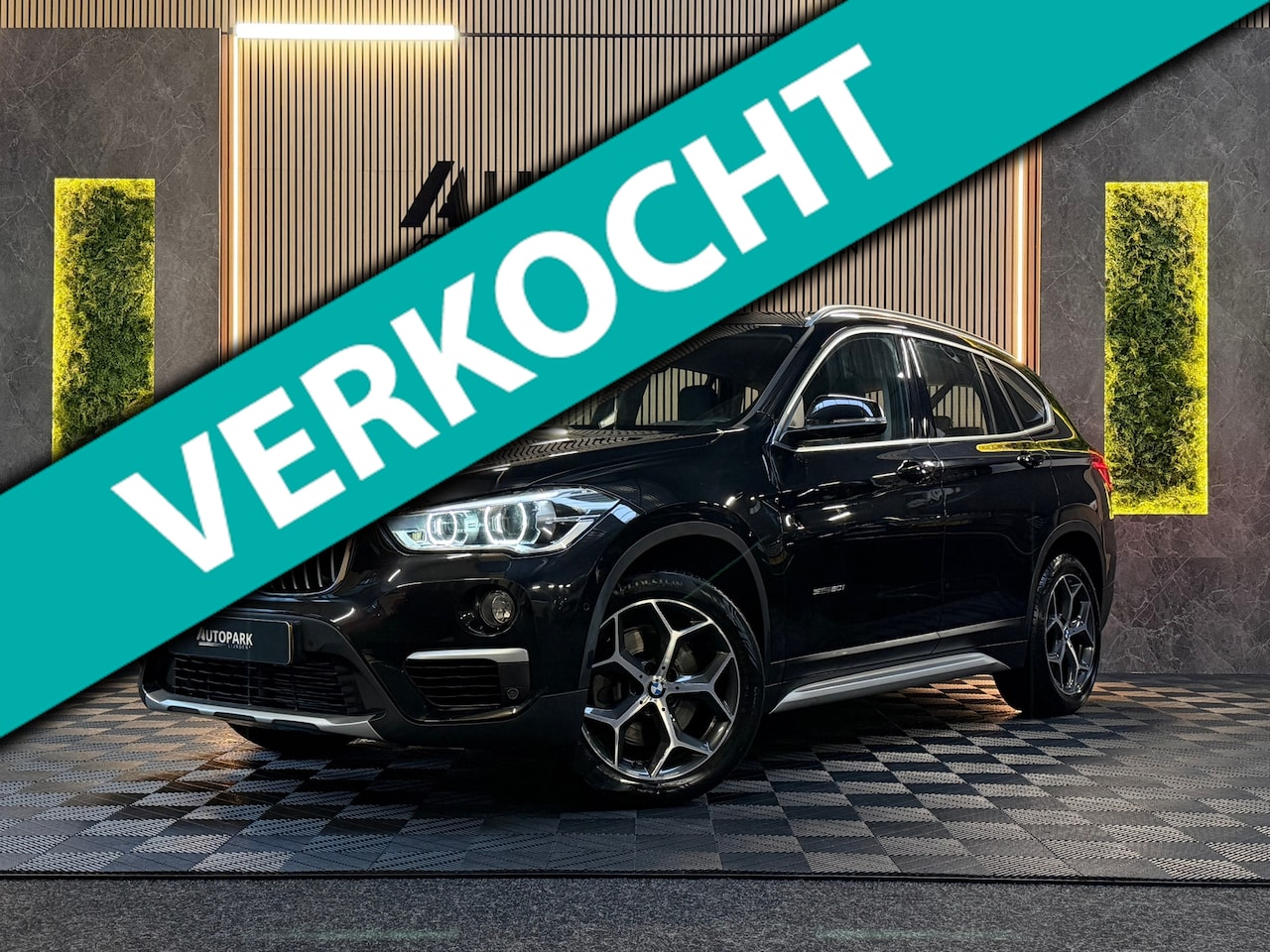 BMW X1 - SDrive20i High Executive M-Sport NAP/LED/HuD/SFEERVERLICHTING/CAM/AUTOMAAT - AutoWereld.nl