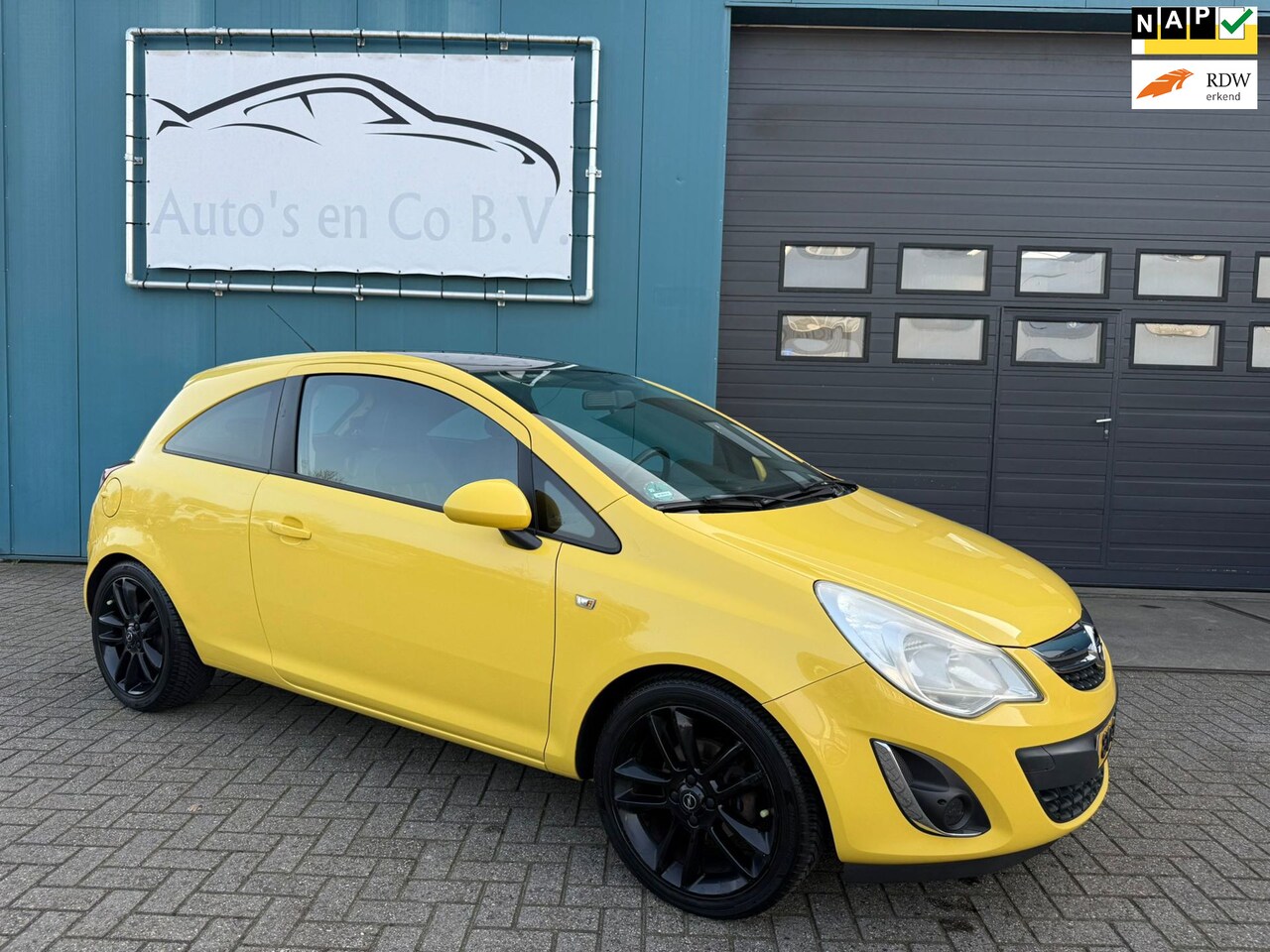 Opel Corsa - 1.4-16V Color Edition Airco Navigatie Cruise 17"Lm velgen Trekhaak NL Auto NAP - AutoWereld.nl