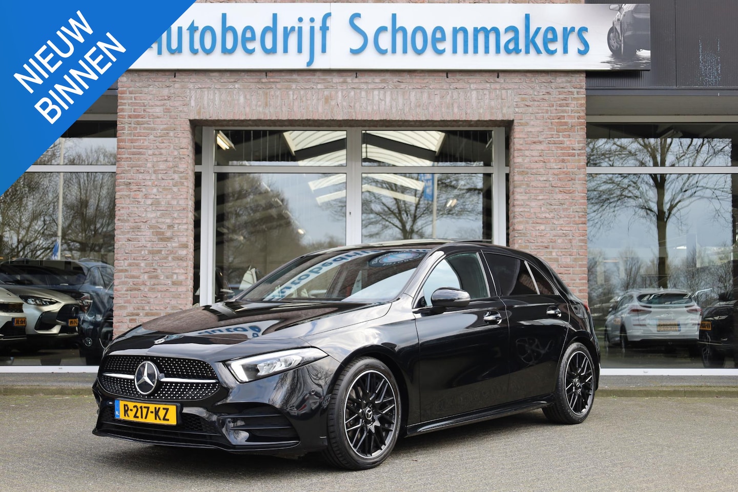 Mercedes-Benz A-klasse - 180 AMG Line PANO SFEERVERL. LEER/ALCANTARA WIDESCREEN STOELVERW. ZWARTE-HEMEL CAMERA DAB - AutoWereld.nl