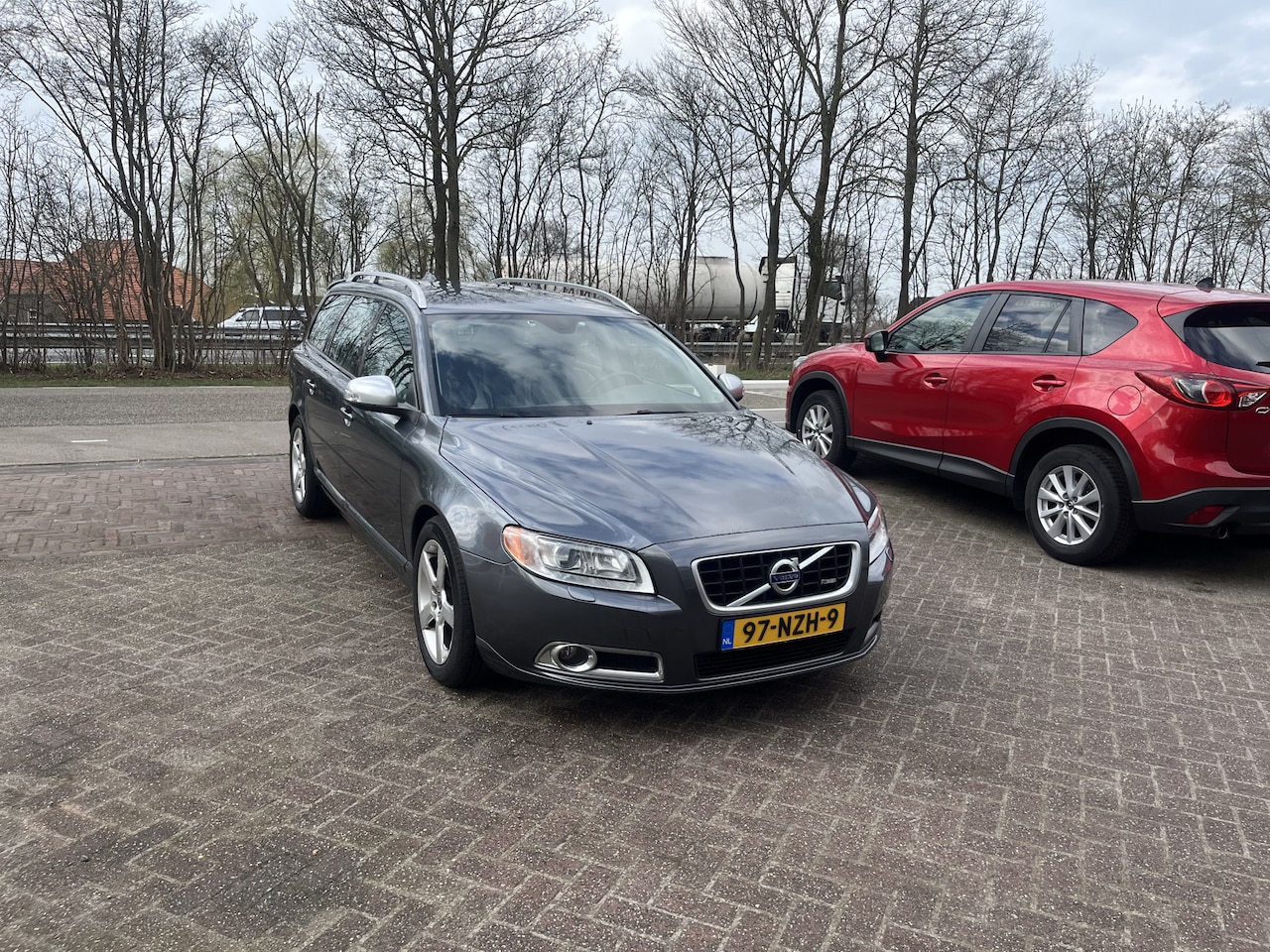 Volvo V70 - 2.0T R-Edition TREKHAAK AUTOMAAT STOELVERWARMING LEER - AutoWereld.nl