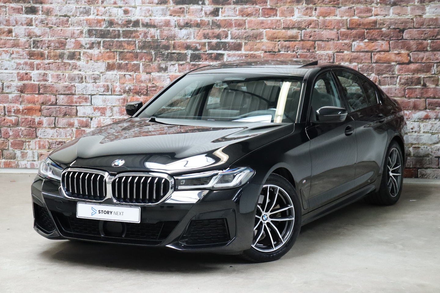 BMW 5-serie - Sedan 520i High Executive M Sport Pakket Automaat / Head-Up Display / Schuif-/kanteldak / - AutoWereld.nl