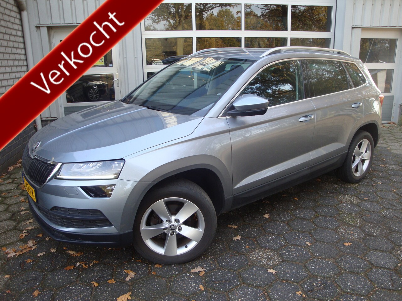 Skoda Karoq - 1.5 TSI ACT Sportline Business 150 PK/ CarPlay /stoelverwarming - AutoWereld.nl