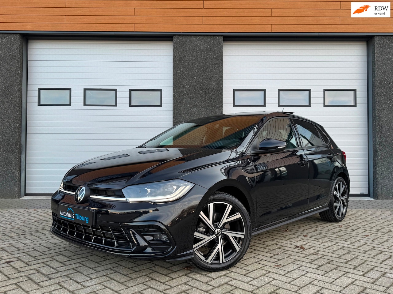Volkswagen Polo - 1.0 TSI 2x R-Line DSG Pano IQ ACC - AutoWereld.nl