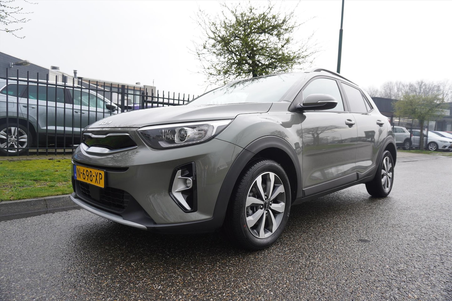 Kia Stonic - 1.0 T-GDi 100pk DynamicPlusLine Navigatie 37.166 KM - AutoWereld.nl