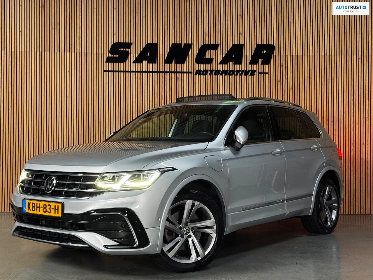 Volkswagen Tiguan - 1.4 TSI eHybrid R-Line Business+ PANO| - AutoWereld.nl