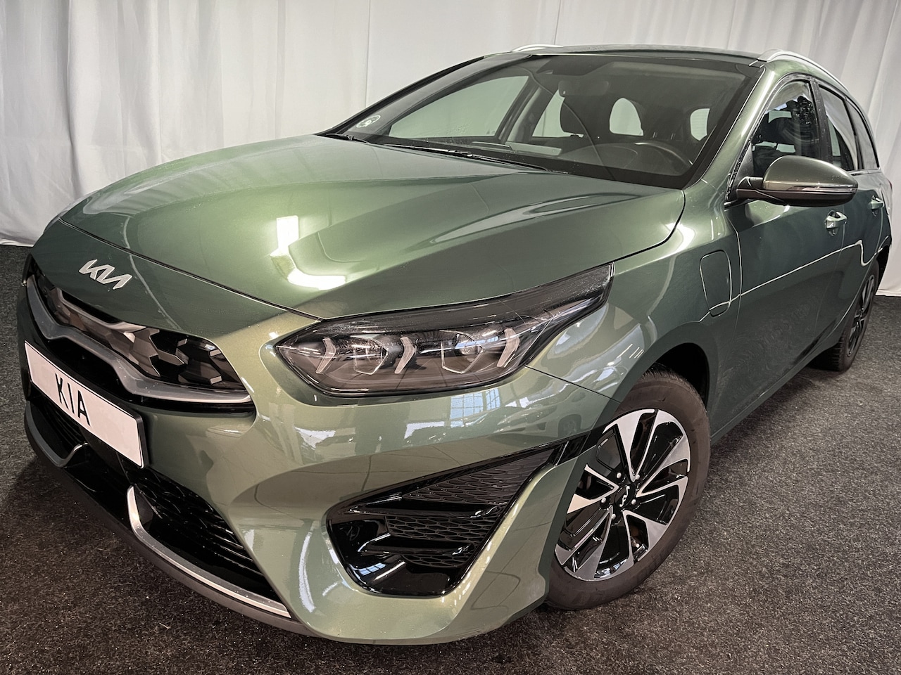 Kia Cee'd Sportswagon - Ceed 1.6 GDI PHEV PLUG-IN DynamicLine 1E EIGN/ECC/APPLE/ADAPTIVE/CAMERA - AutoWereld.nl