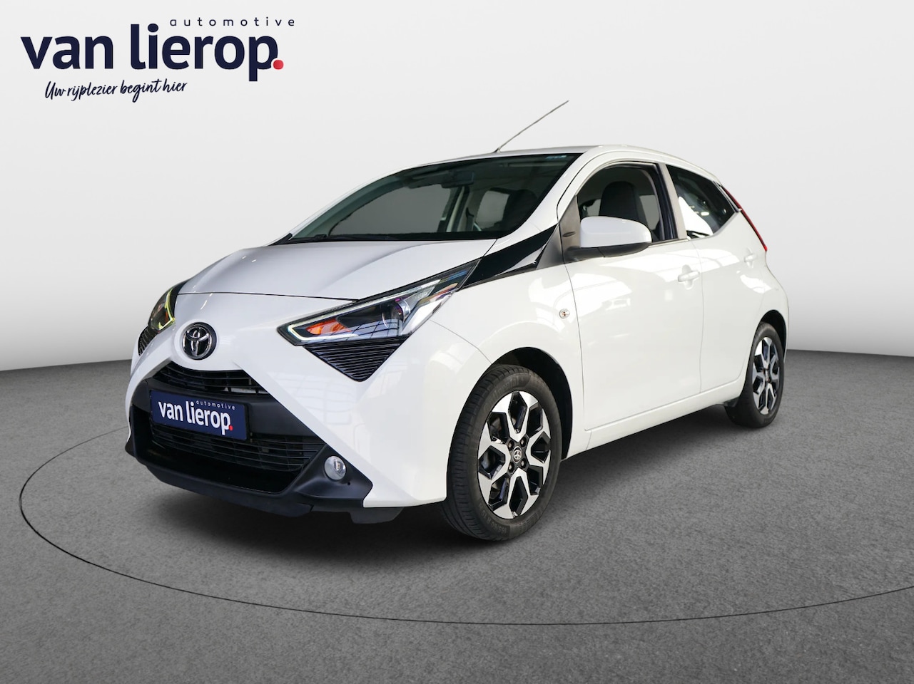 Toyota Aygo - 1.0 VVT-i x-first AUTOMAAT | CARPLAY | CAMERA - AutoWereld.nl