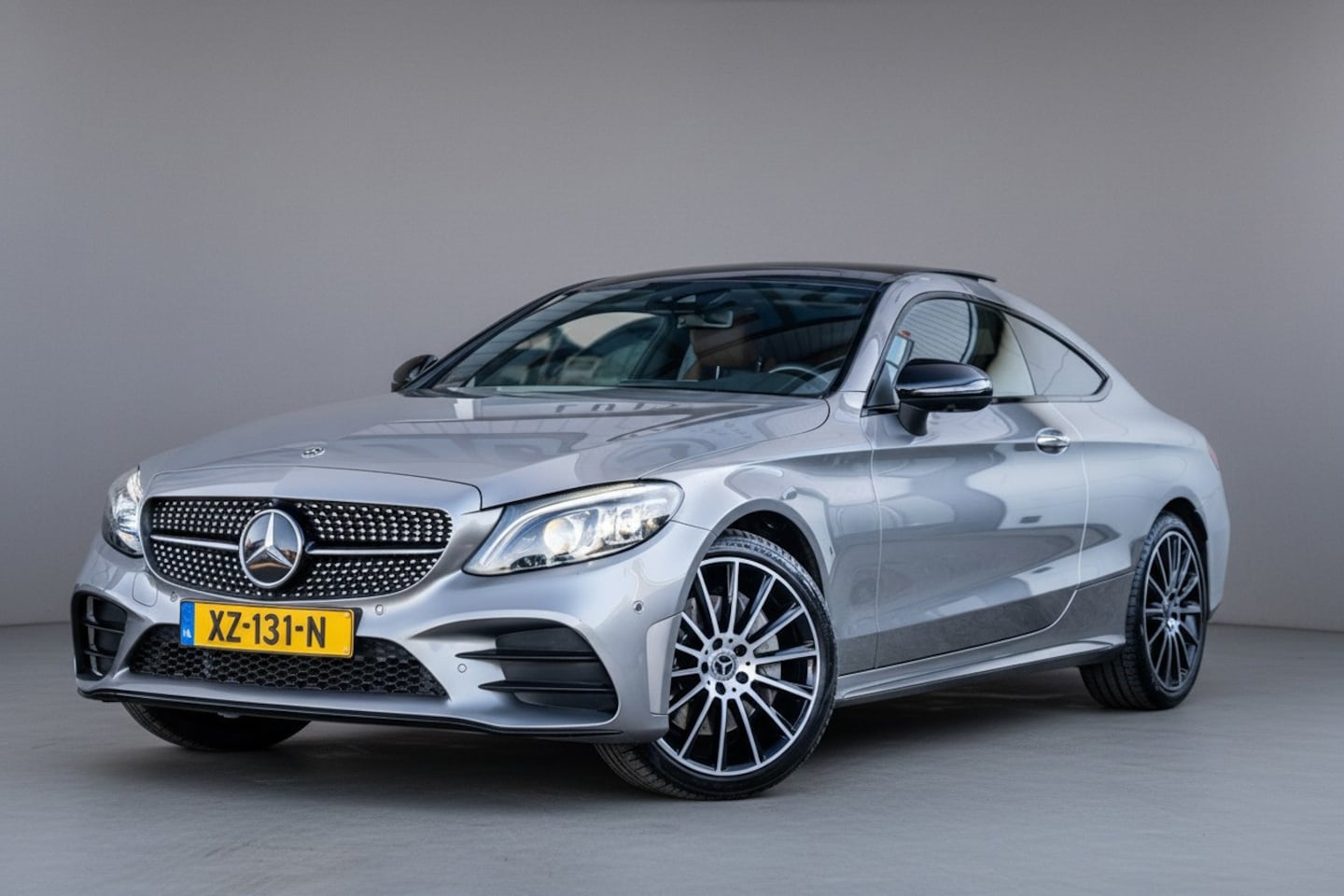 Mercedes-Benz C-klasse Coupé - 300 AMG Premium+|Pano|Luchtvering|Burmester|Designo-interior|360°|Org.NL|1e eig.|Dealer-on - AutoWereld.nl