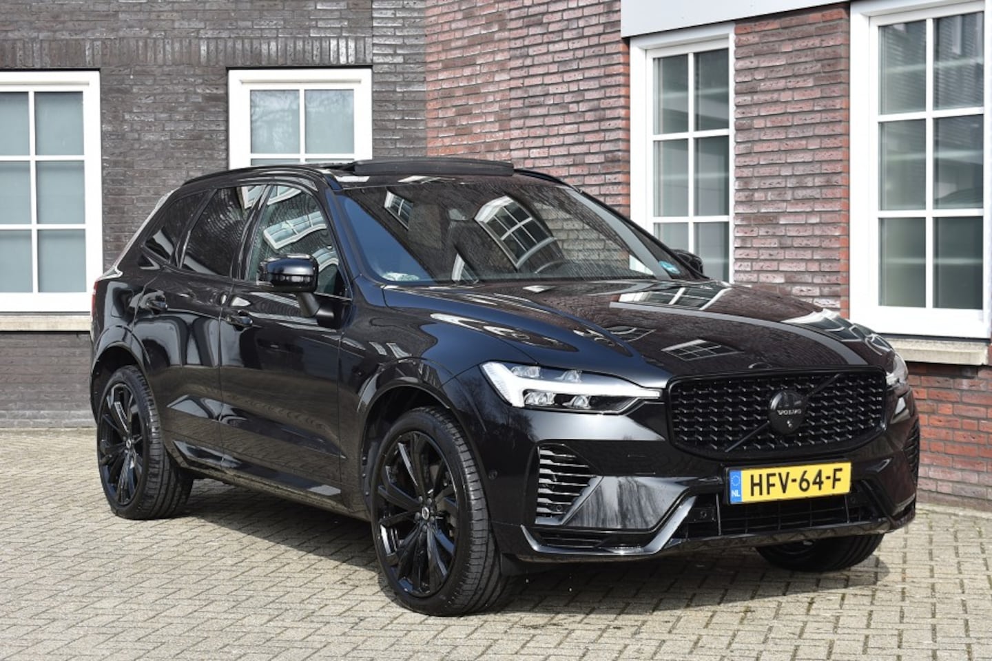 Volvo XC60 - 2.0 T8 Plug-in hybrid AWD Ultimate Black Edition Wij zijn op afspraak geopend! Graag belle - AutoWereld.nl