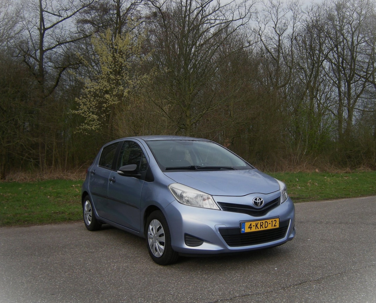 Toyota Yaris - 1.0 VVT-i Comfort . 5 Deurs . Airco . Elec ramen en spiegels . Trekhaak . enz - AutoWereld.nl