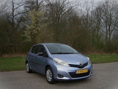 Toyota Yaris - 1.0 VVT-i Comfort . 5 Deurs . Airco . Elec ramen en spiegels . Trekhaak . enz