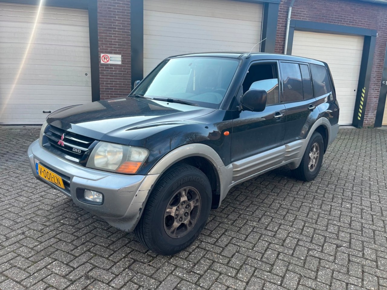 Mitsubishi Pajero - 3.2 Di-D GLX LB Panel Van 4X4 AUT / AIRCO - AutoWereld.nl