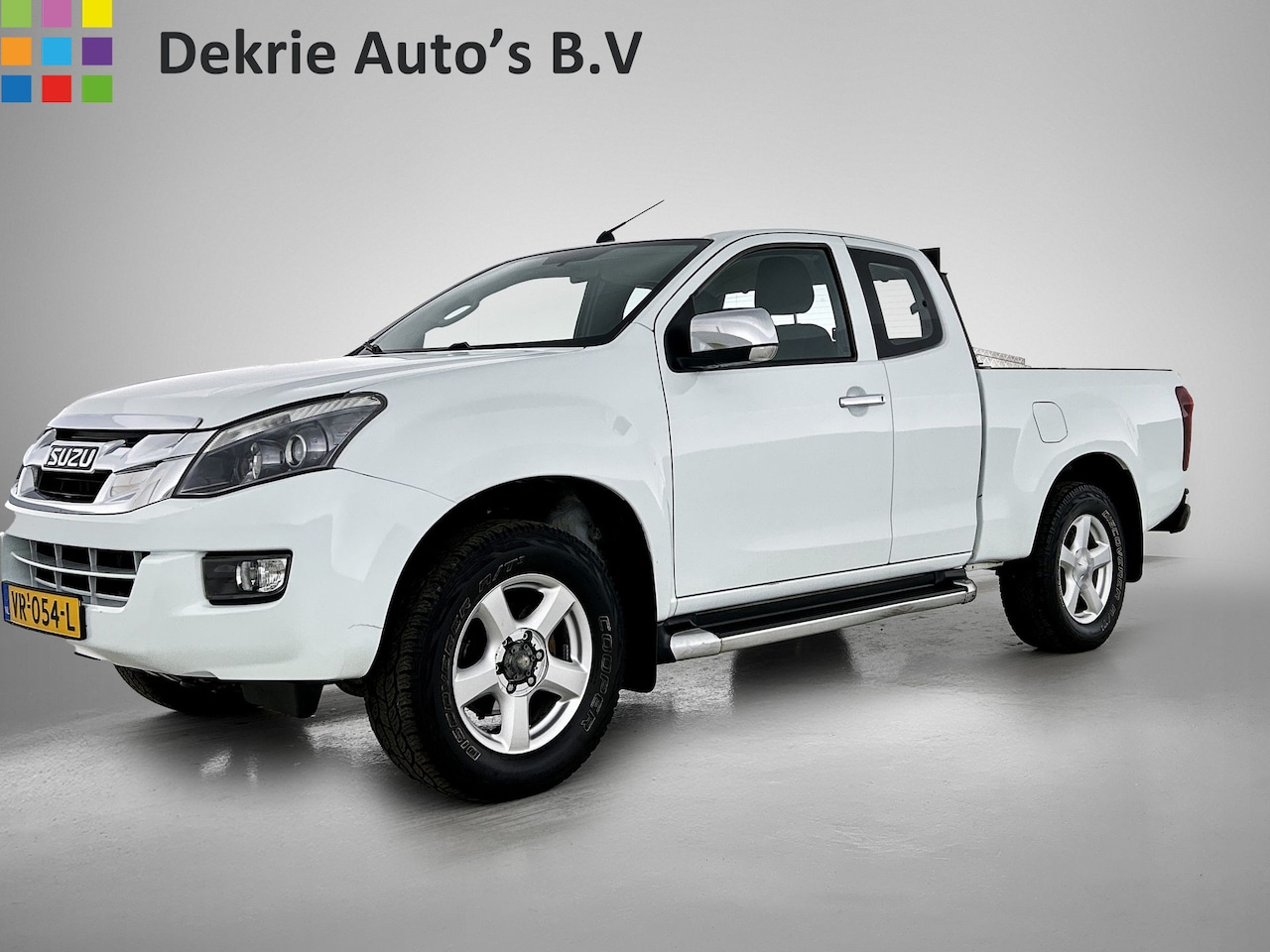 Isuzu D-Max - Automaat AWD 2.5 Extended Cab LS / Airco / Cruise-ctr. / LM Velgen / Trekhaak / Side bars - AutoWereld.nl