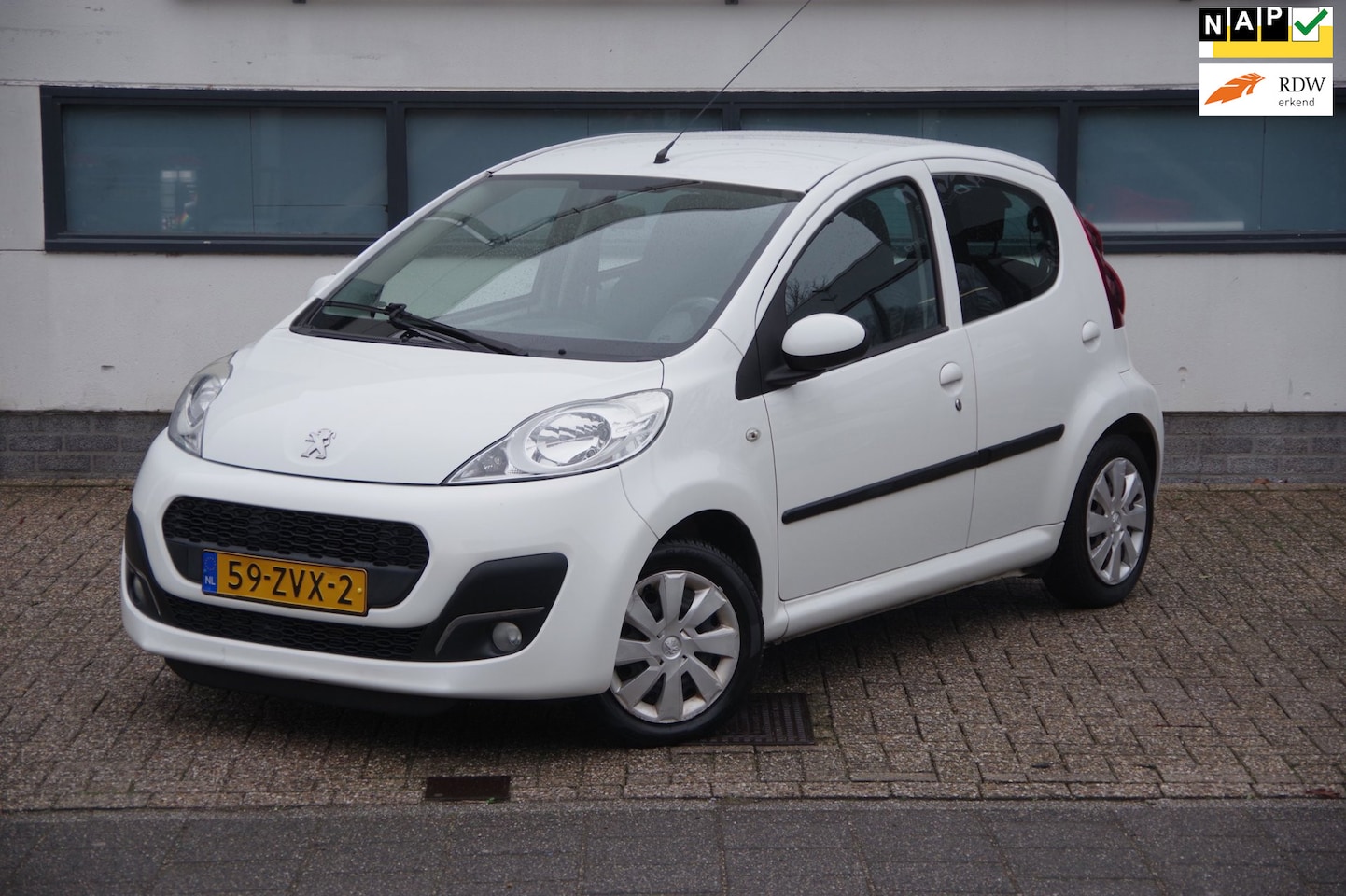 Peugeot 107 - 1.0 Active |PDC|elek ramen| toerenteller| - AutoWereld.nl