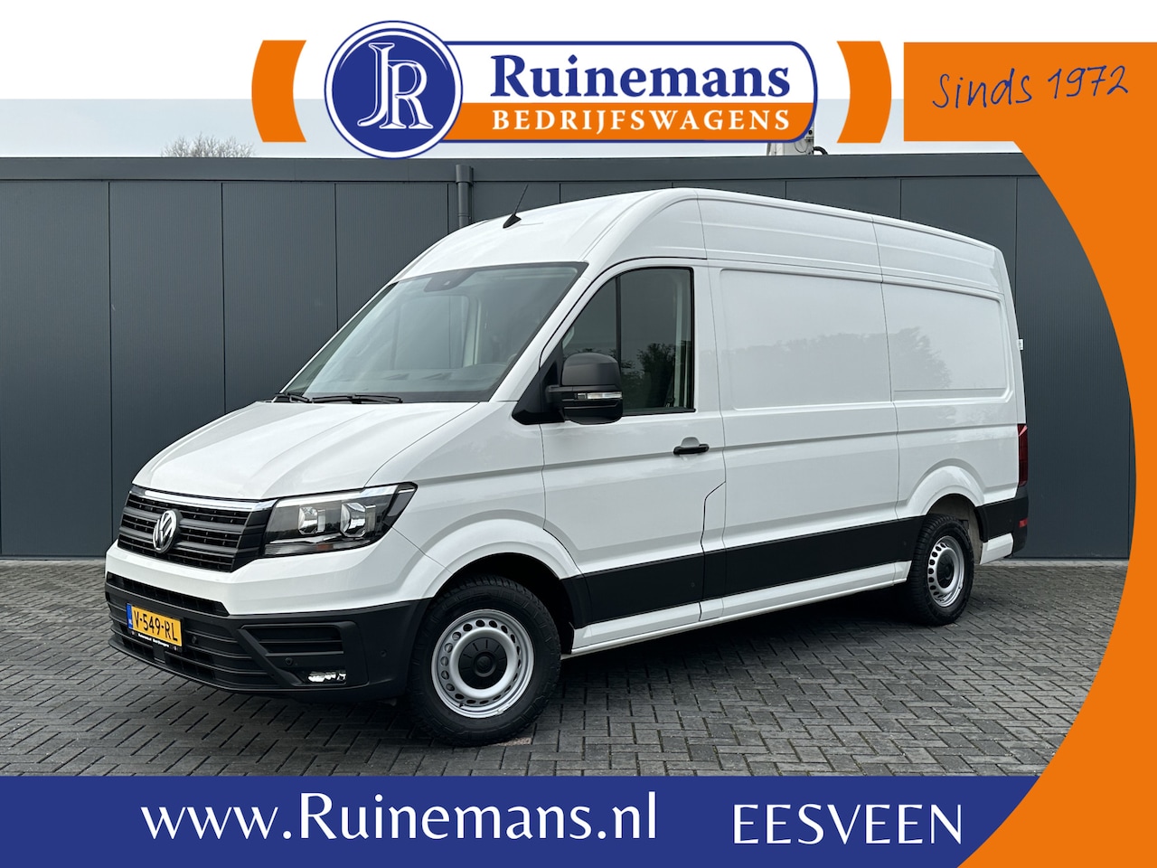 Volkswagen Crafter - 2.0 TDI 141 PK HIGHLINE ++ / L3H3 / 1e EIG. / BOTT INRICHTING / 3 TONS TREKHAAK / GEVEERDE - AutoWereld.nl