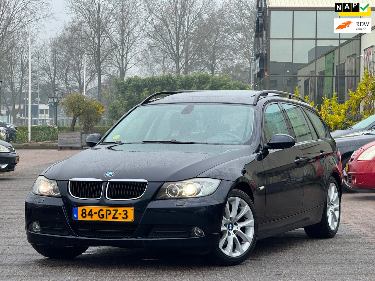 BMW 3-serie Touring - 318i High Executive | Panoramadak | Xenon | Parkeersensoren | Sportstoelen | 18 inch | Gro - AutoWereld.nl