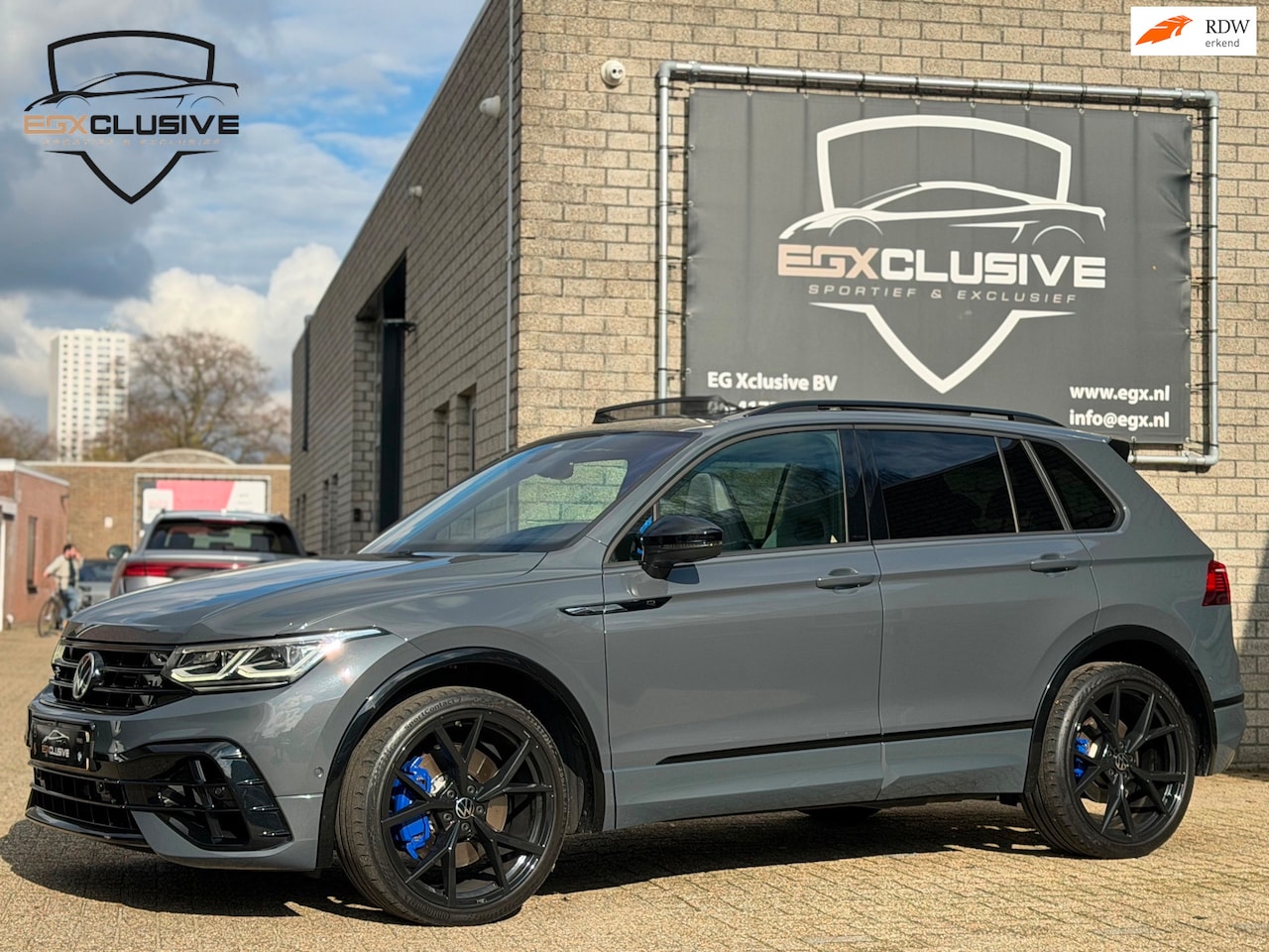 Volkswagen Tiguan - 2.0 TSI R 75 Edition 4Motion Pano/Akrapovic/Kuipstoelen/Blindspot - AutoWereld.nl